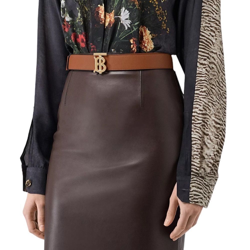 Burberry Gold-Tone TB Logo Buckle Reversible Black/Brown Leather Belt (SMALL) - Picture 3 of 12
